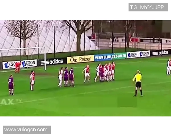 足球明星的绝美瞬间展现他们的风采与激情尽在这组精彩图片中